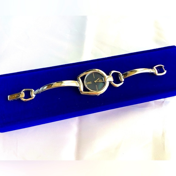 Ladies GUCCI distinctive design watch ❤️‍🔥🌹 - Picture 3 of 14